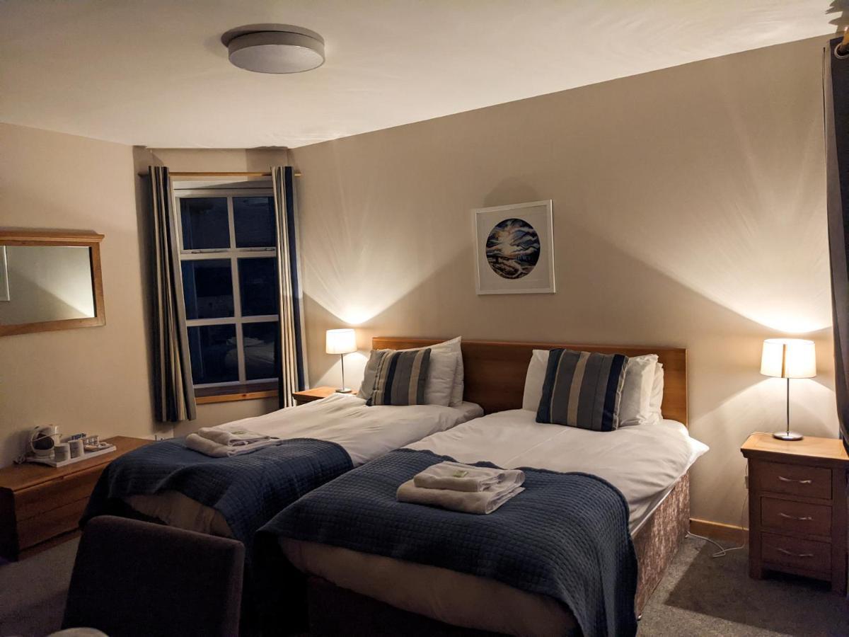 Ferry Inn Стромнесс Екстер'єр фото